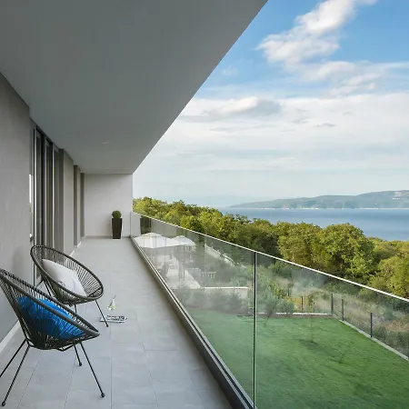 Luxurious In Labin With Swimming Pool And Sea View Villa *