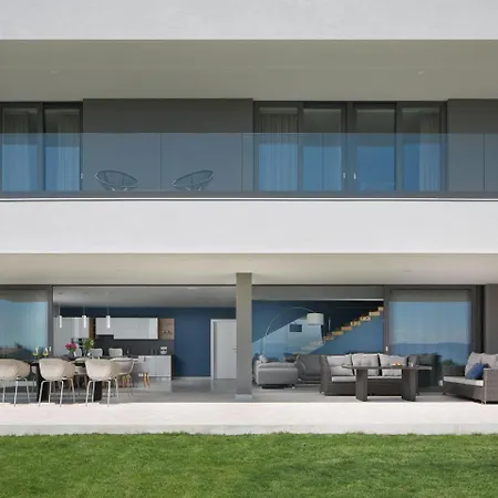 Βίλα Luxurious In Labin With Swimming Pool And Sea View *