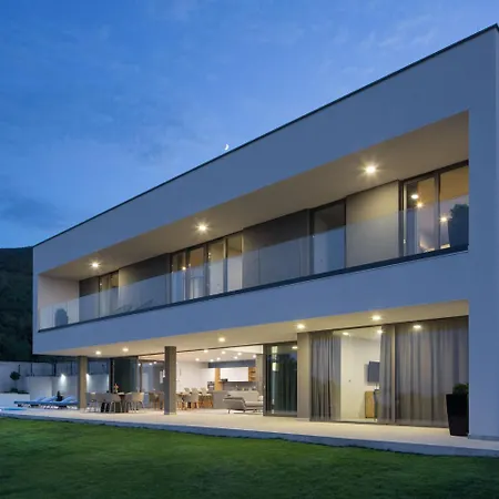 Βίλα Luxurious In Labin With Swimming Pool And Sea View