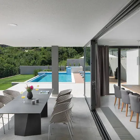 Luxurious In Labin With Swimming Pool And Sea View * Raša